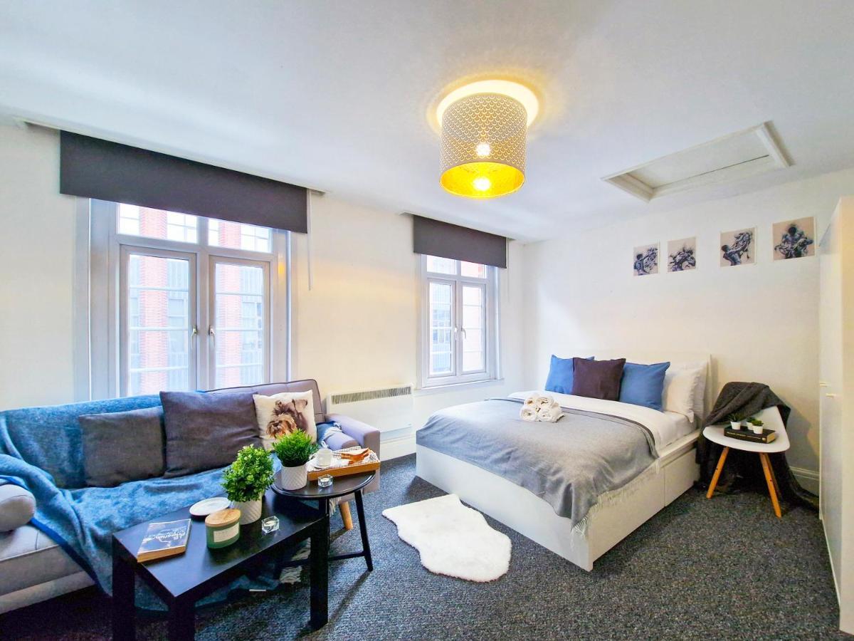 Spacious Room With Sofa London Exterior photo