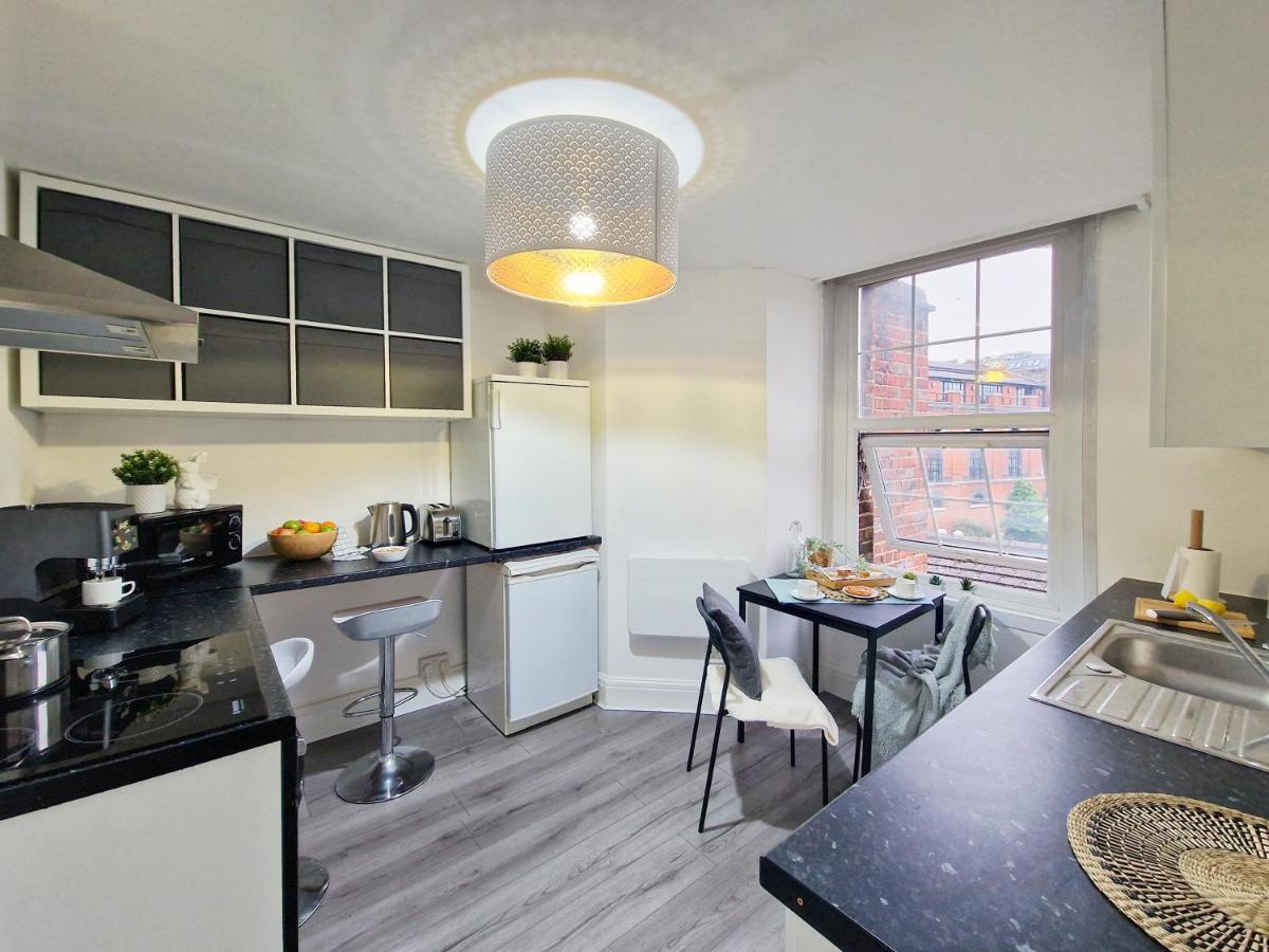 Spacious Room With Sofa London Exterior photo