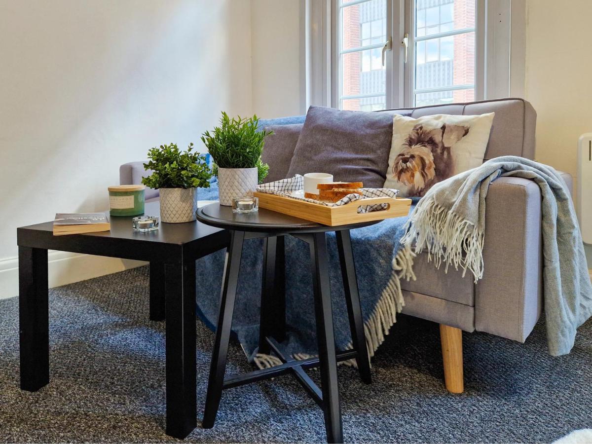 Spacious Room With Sofa London Exterior photo